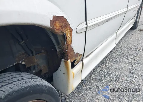 2001 Dodge Grand Caravan Sport z USA, uszkodzony, nr VIN 2B4GP44351R255978